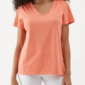 NWT- Ella Rafaella Women's 
Dot Trim Short Sleeve Top
